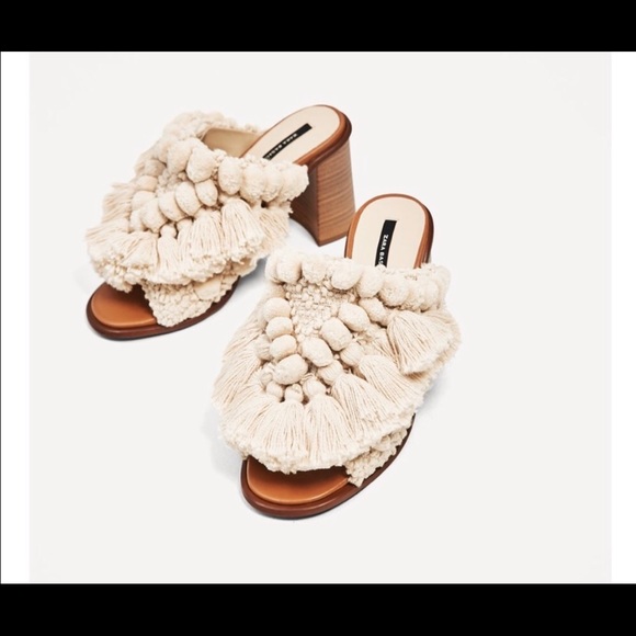 ISO/LOOKIN FOR THESE ZARA POM POM MULES SIZE 38/39 - Picture 1 of 3